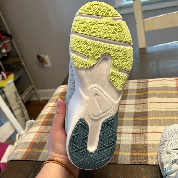 Nike Women’s Training Shoes.  Size 9.  Light Gray and Green. - Picture 7 of 12